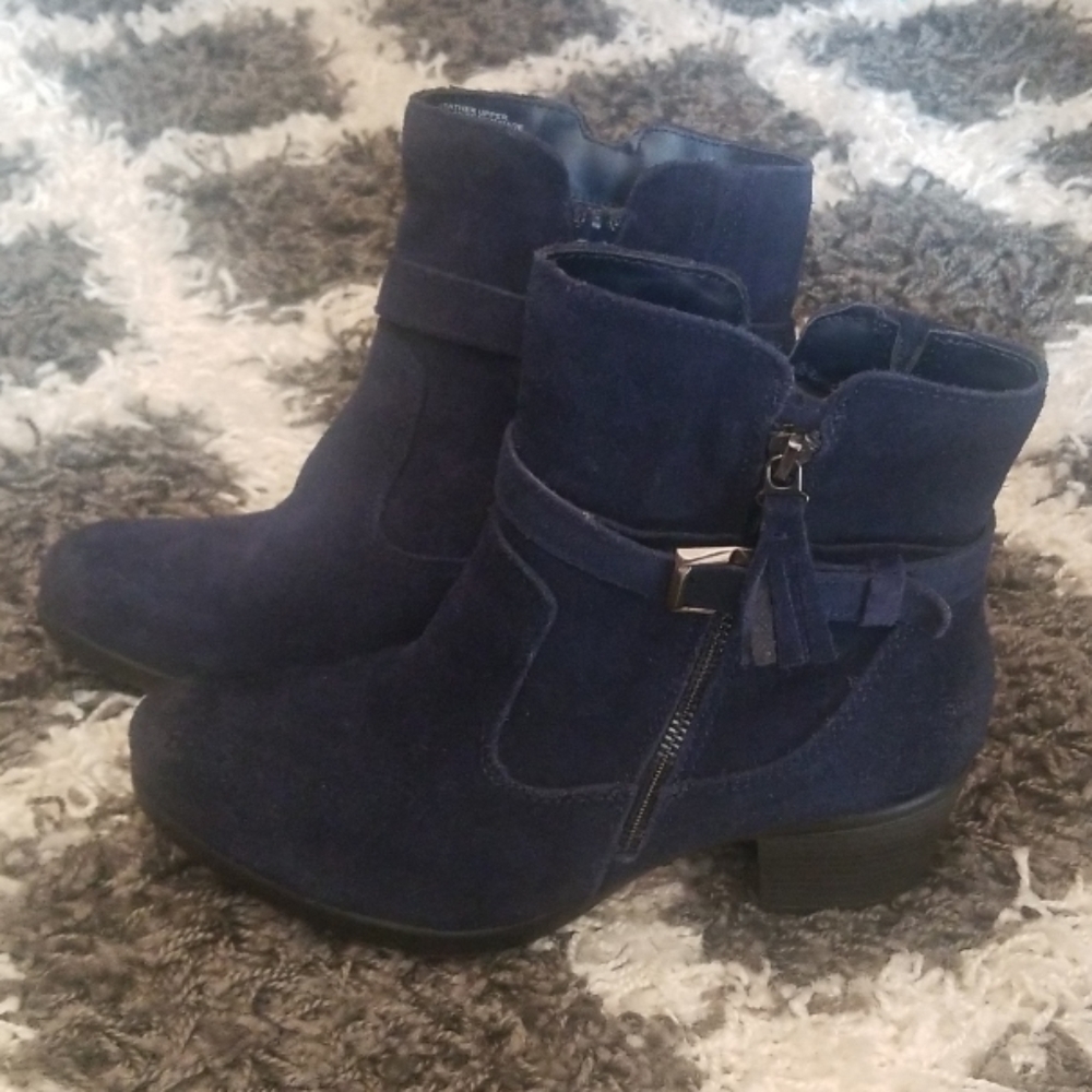 Leather and suede Earth Origins navy boots size 9w